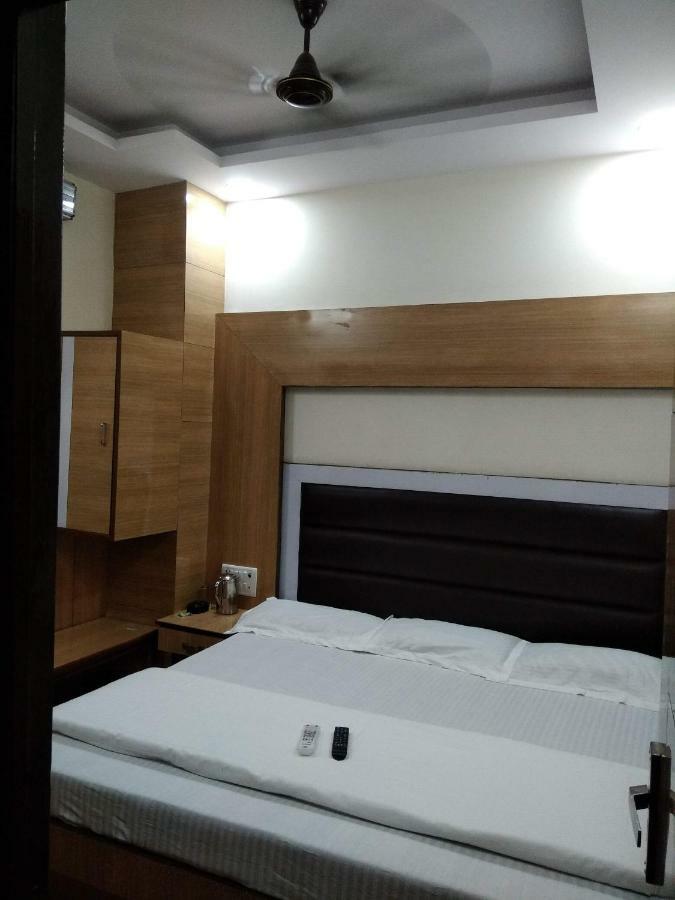 Silver Palace Hotel Нью-Дели Экстерьер фото